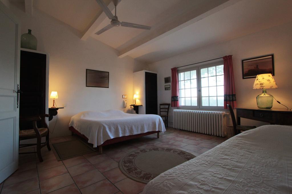 Cacharel Hotel Saintes-Maries-de-la-Mer Room photo